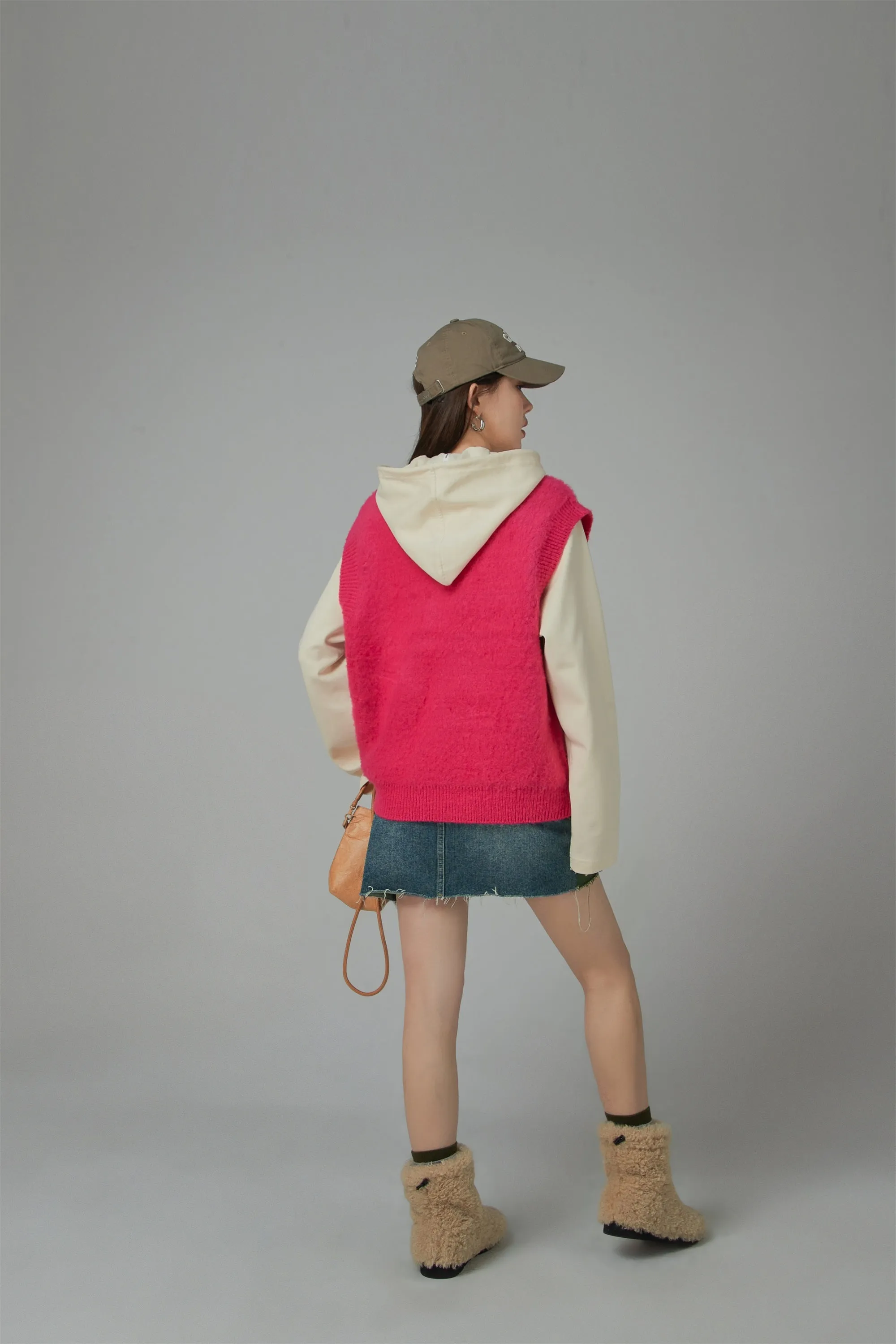 I Know Best Round Loose Fit Sleeveless Knit Vest