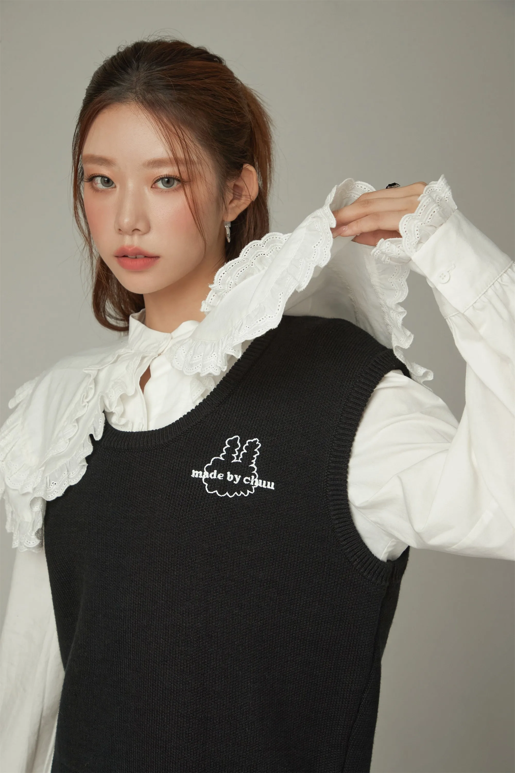 Rabbit Embroidery Knit Vest